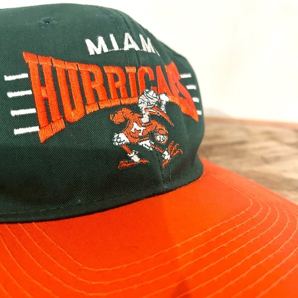 🎉HOST PICK🎉VINTAGE MIAMI HURRICANES SNAPBACK Hat - Picture 9 of 10
